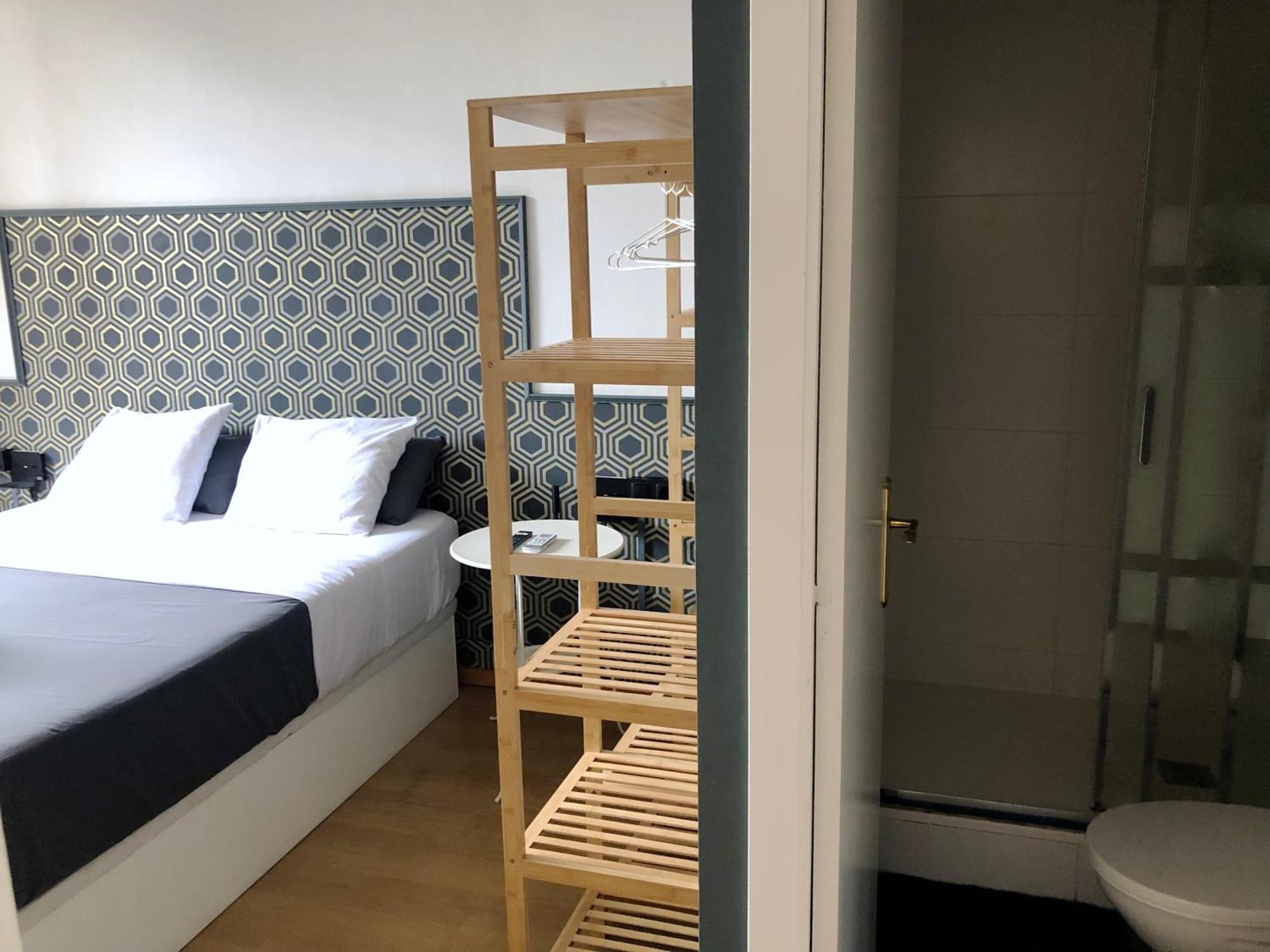 Fabrizzio'S Petit Hostel Barcelona Kültér fotó