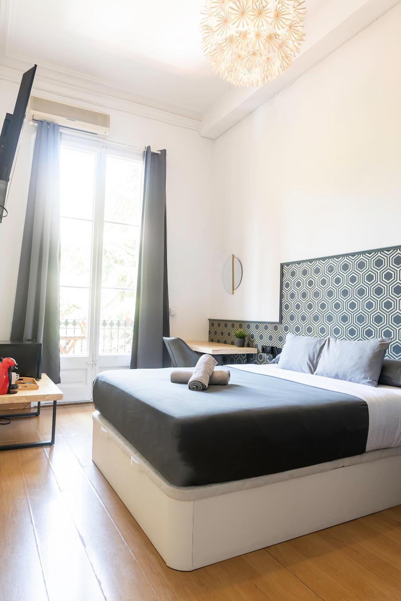 Fabrizzio'S Petit Hostel Barcelona Kültér fotó