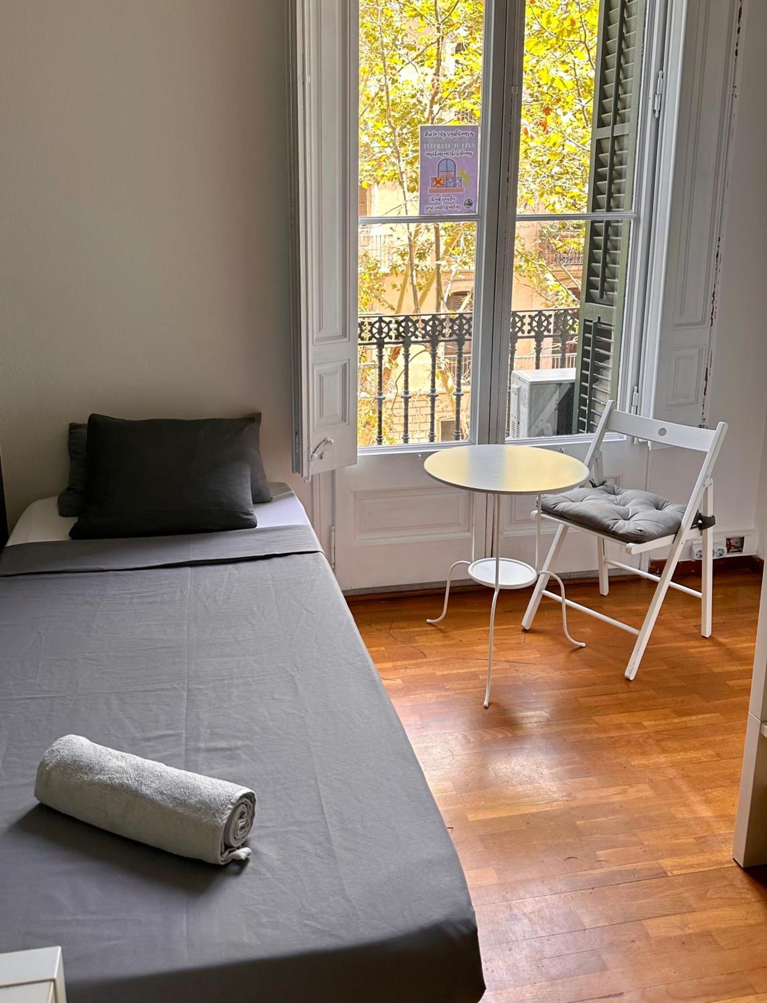 Fabrizzio'S Petit Hostel Barcelona Kültér fotó