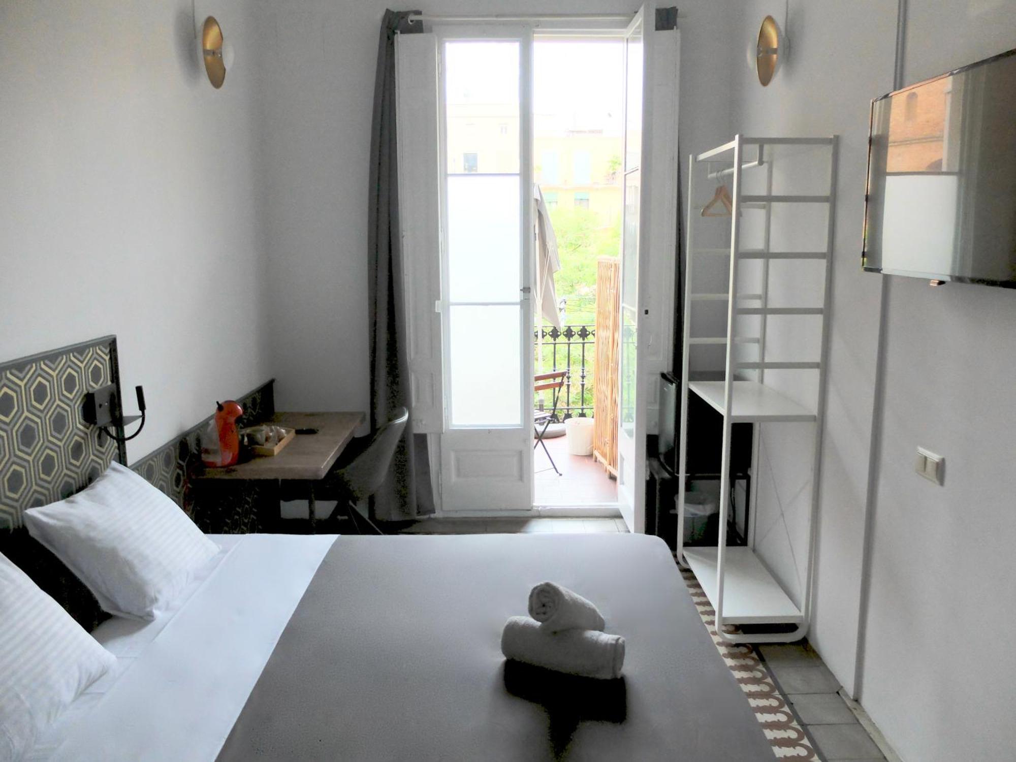 Fabrizzio'S Petit Hostel Barcelona Kültér fotó