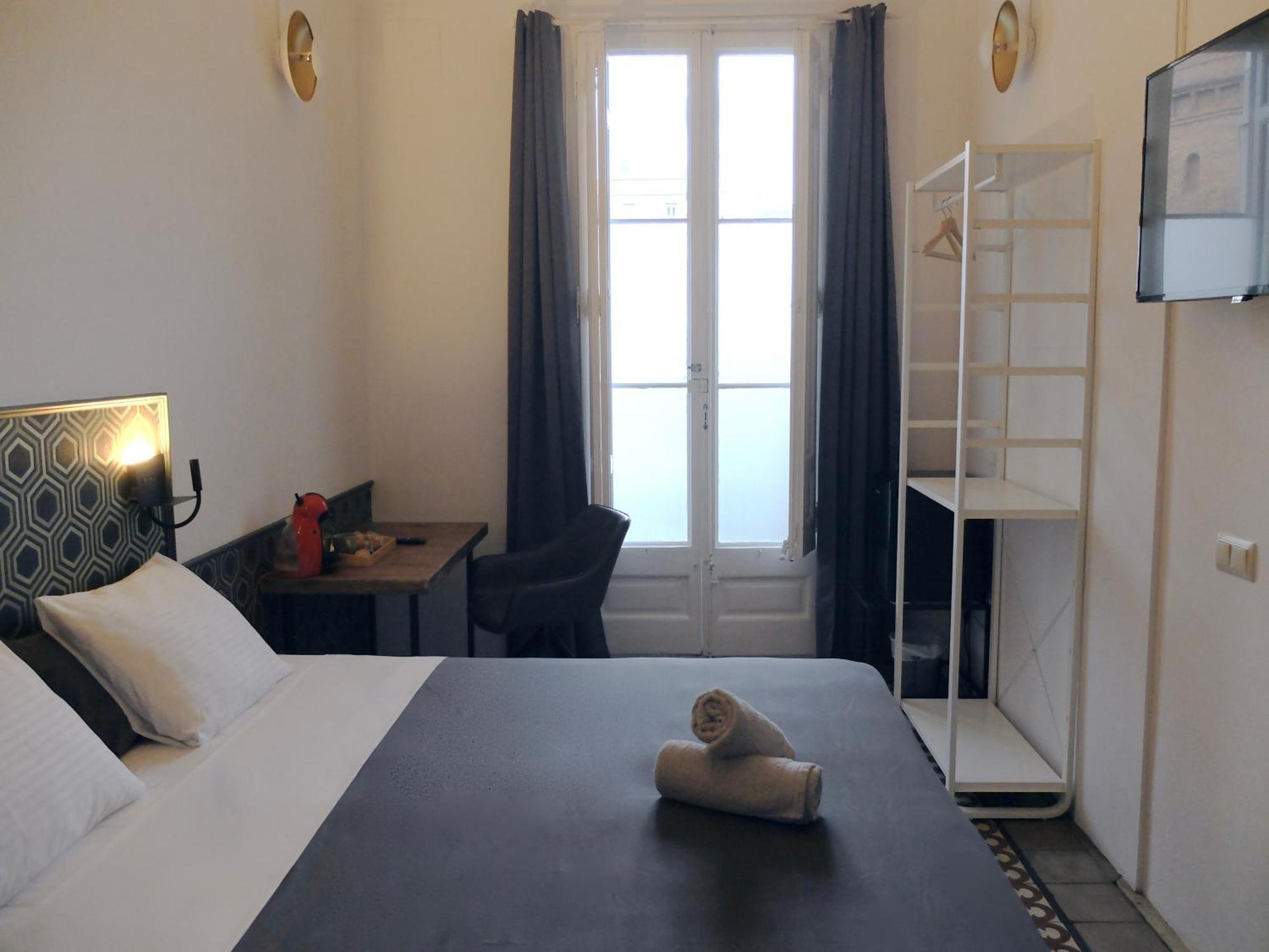 Fabrizzio'S Petit Hostel Barcelona Kültér fotó