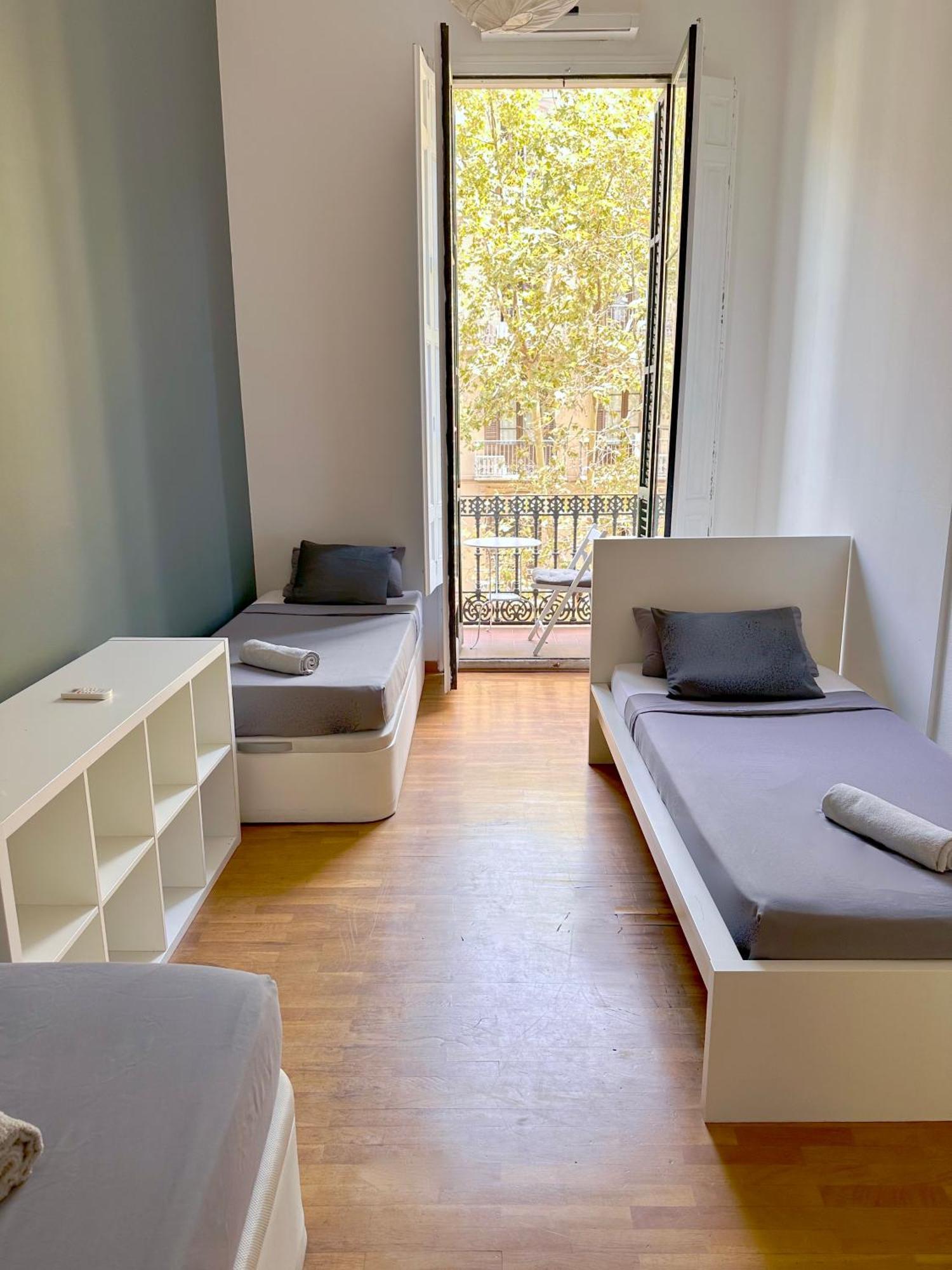 Fabrizzio'S Petit Hostel Barcelona Kültér fotó